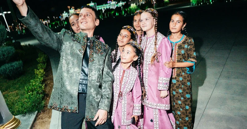 Edis Türkmənistanda konsert verdi