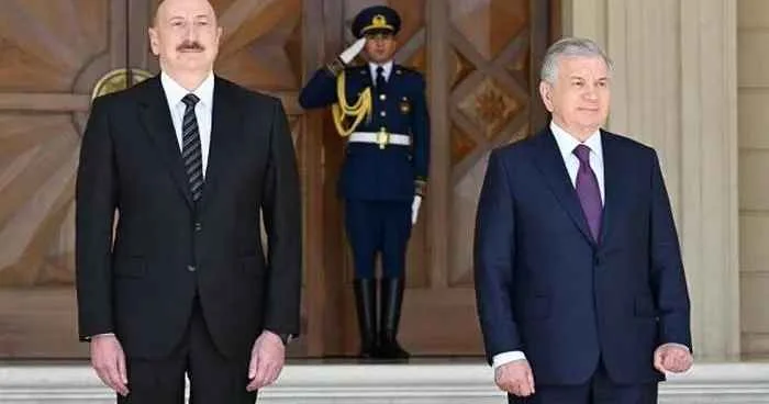 Əliyev və Mirziyayev səfirliyin yeni binasının açılışında