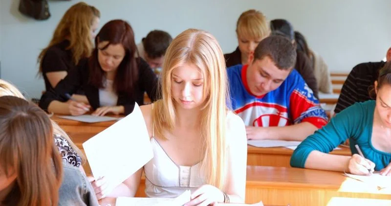 Rus bölməsi akademik nəticələr baxımından çox zəifdir AÇIQLAMA