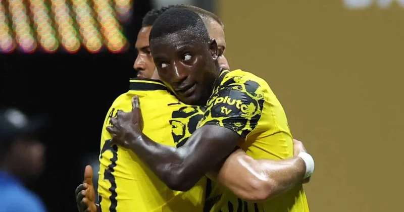 Borussiya Dortmund meksikalıları məğlub edib Real a rəqib oldu