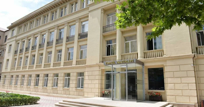 Nazirlik rus dilində təhsillə bağlı açıqlama yayıb