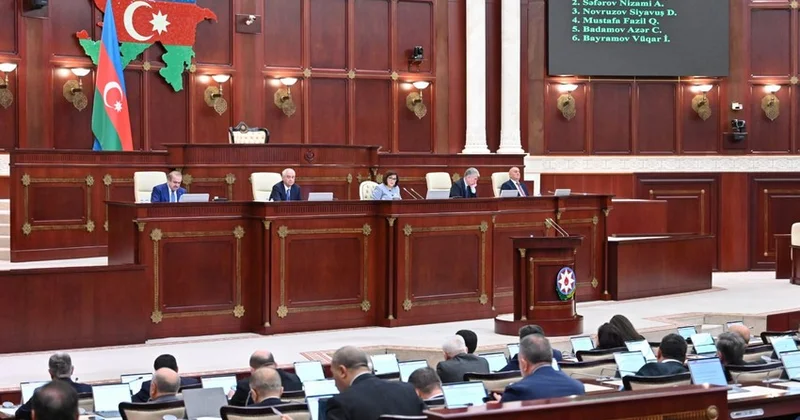 Xüsusi icra məmurunun qəbul etdiyi qərarlar dövlət icra məmurunun qəbul etdiyi qərarlara bərabər olacaq