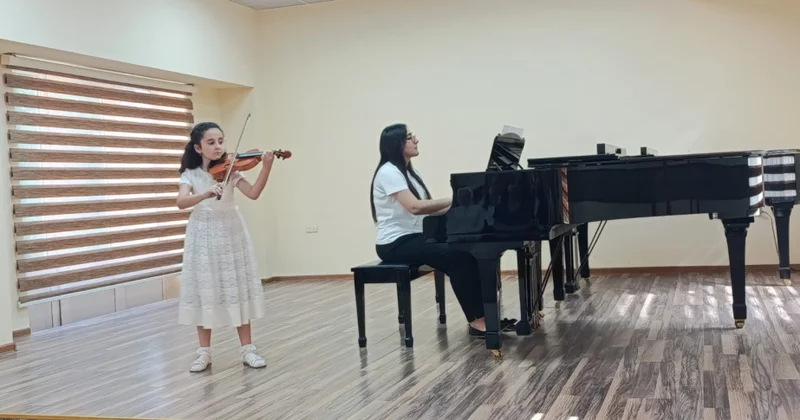 BMA nın İxtisas musiqi məktəb studiyasının 45 illiyinə həsr olunmuş konsert təşkil edilib