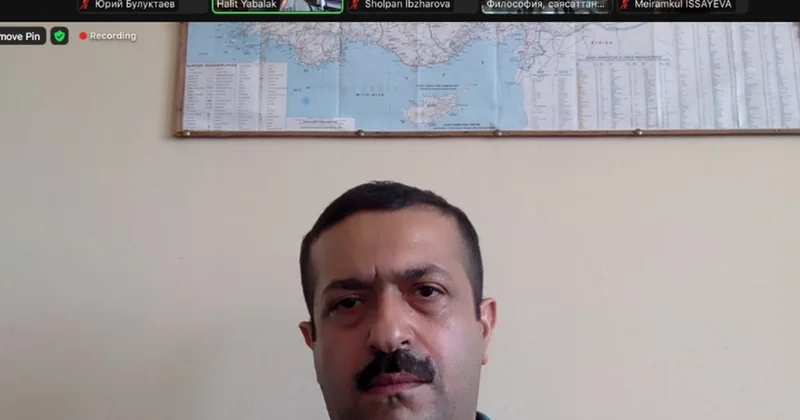 Şərqşünas alim Qazaxıstanda keçirilən beynəlxalq konfransda məruzə ilə çıxış edib