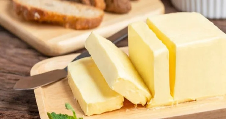 Kərə yağı sağlamlığa necə təsir edir: hər gün yemək olarmı?