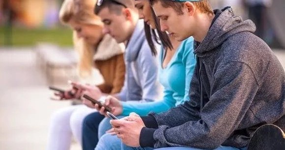 Gənclər niyə televiziya yerinə “Youtube”u SEÇDİLƏR?