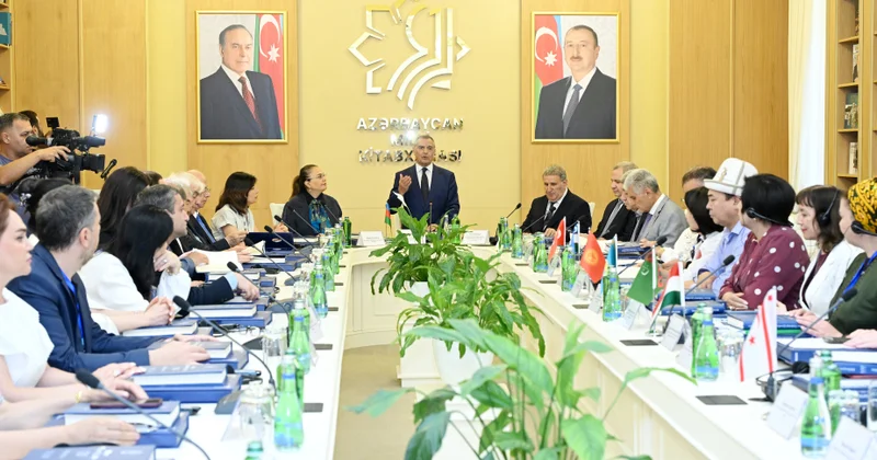 Birinci Türkoloji Qurultayın 100 illiyinə həsr olunmuş nəşrlərin təqdimatı olub YENİLƏNİB VİDEO