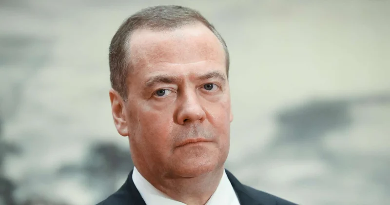 Медведев возглавит российскую делегацию на церемонии прощания с Хаменеи