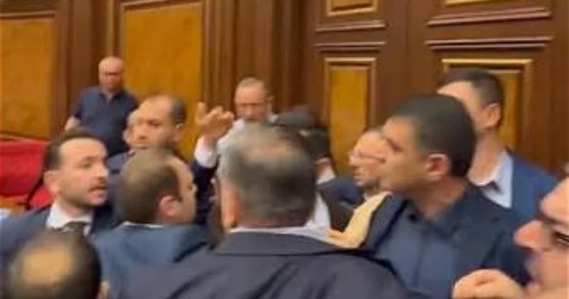 Да кто вы вообще такие?: перепалка оппозиции и Алена Симоняна в парламенте