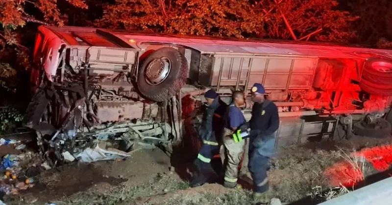 Автобус перевернулся в ЮАР: не менее 16 погибших ФОТО