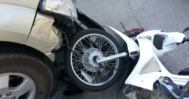 Gəncədə avtomobillə moped toqquşdu: 16 yaşlı yeniyetmə xəsarət aldı