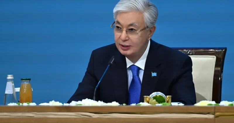 Токаев: Казахстан стремится стать ведущим региональным логистическим узлом между Европой и Азией
