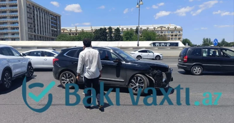 Bakıda parkinqdə qəza FOTO