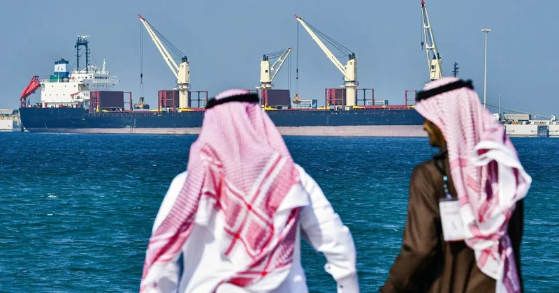 Саудовская Аравия провела крупнейший с начала конфликта нефтяной транзит через Ормуз
