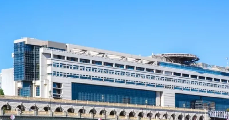 OCDE Fransanı dövlət maliyyəsini ciddi və davamlı şəkildə bərpa etməyə çağırıb