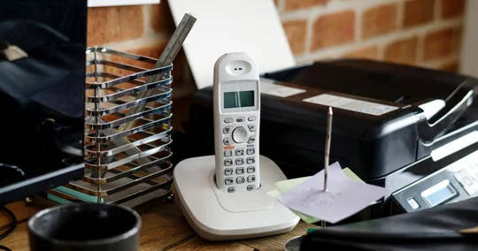 Ev telefonları tarixə qovuşacaq Bəs onları nə əvəzləyəcək? KONKRET