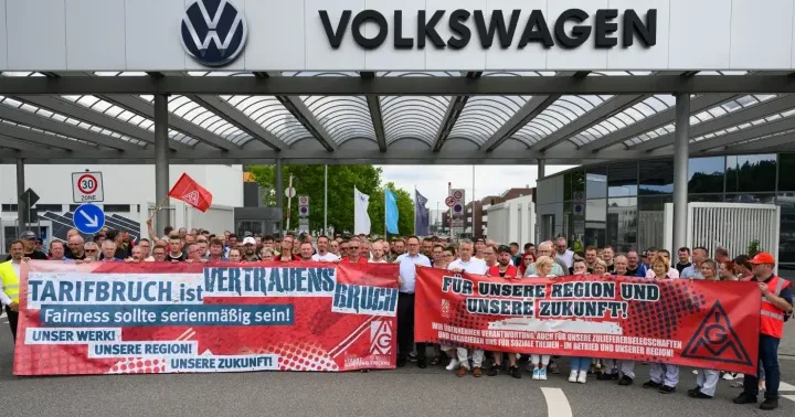 Volkswagen xərclərin azaldılması üzrə tarixi planı ilə bağlı qarşıdurmalara hazırlaşır 100 MİNLİK İXTİSAR