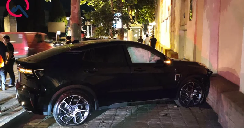 Maşın idarəetmədən çıxıb hasara dəydi Xəsarət alan var
