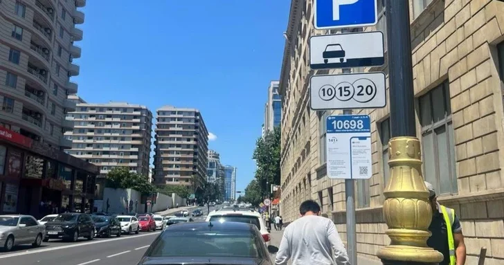 В центре Баку появилась новая платная парковочная зона