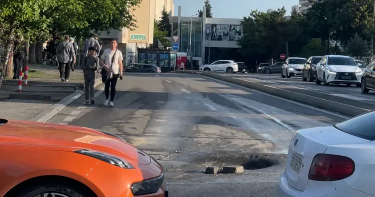 Yoldakı çuxura düşən avtomobilin zərərini kim qarşılayır? AÇIQLAMA