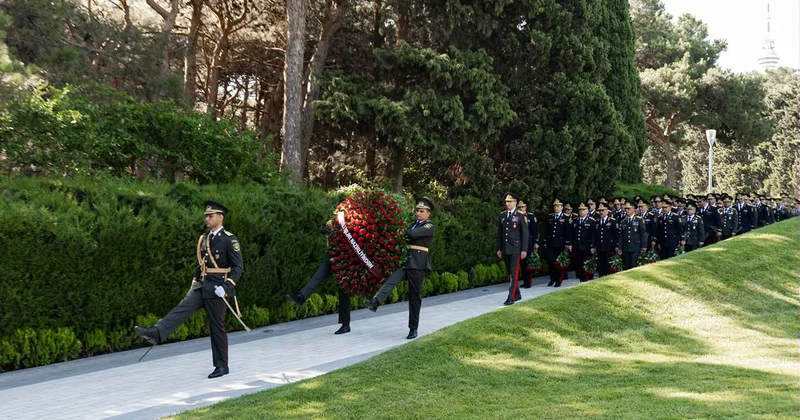 DİN kollektivi Fəxri və Şəhidlər xiyabanlarını ziyarət etdi Fotolar