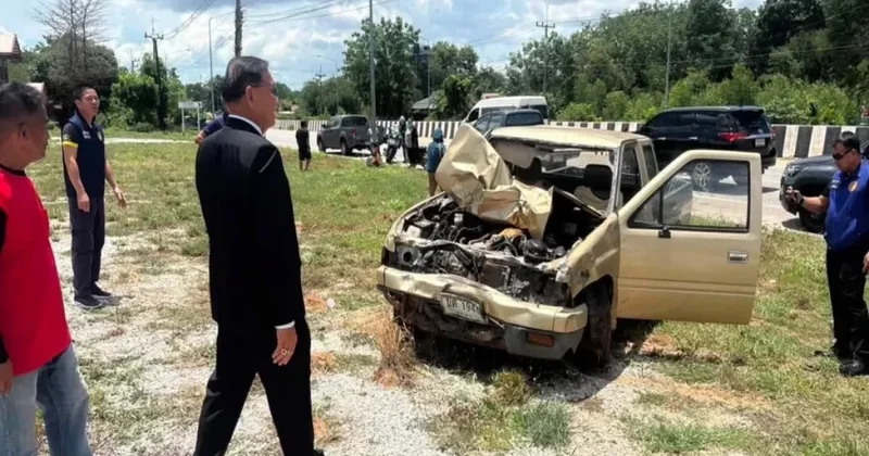 Tailandda 11 yaşlı oğlan atasının avtomobili buddist rahibləri vurub: 8 nəfər ölüb, 18 yaralı var