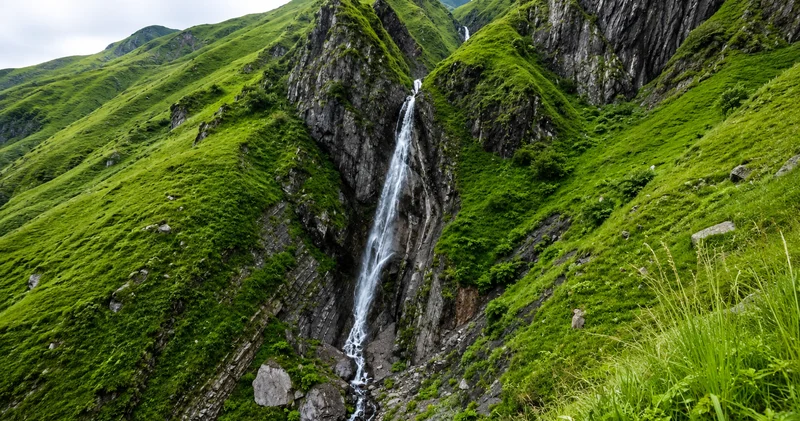 Şəkidə Şin çayı hövzəsində 31 metrlik şəlalə qeydə alındı FOTO