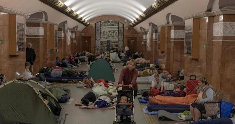 Kiyevdə 52 min sakin gecəni metroda keçirib