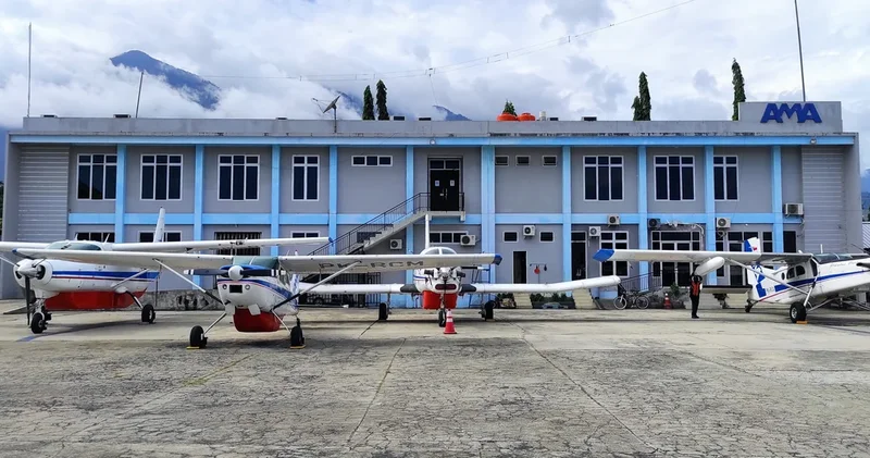 Sərnişin təyyarəsi yandırıldı ABŞ li pilot həlak oldu FOTO
