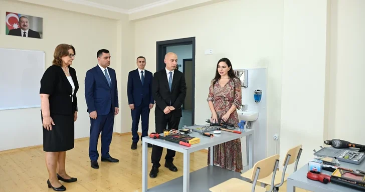 Лейла Алиева приняла участие в открытии нового здания средней школы в городе Евлах