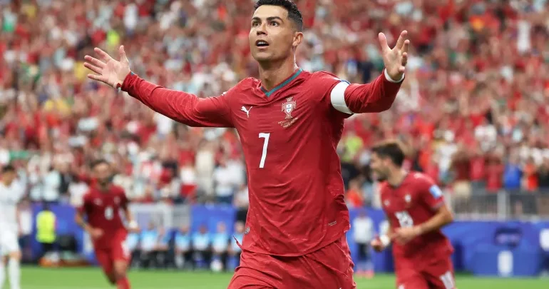 Portuqaliyanın baş məşqçisi iki oyunçunu müqayisəsini apardı