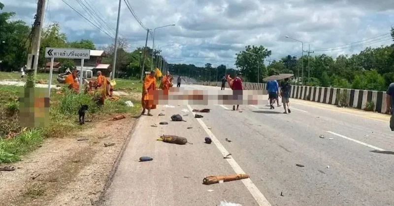Tailandda avtomobil insanlara çırpılıb: Çox sayda buddist rahib həlak olub FOTO VİDEO