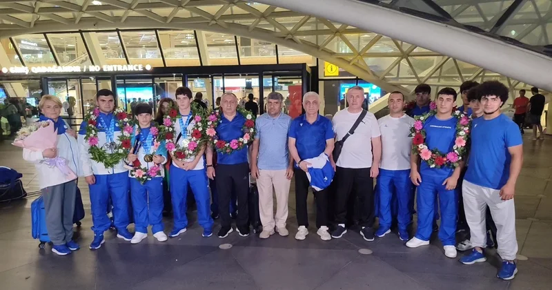 Avropa birinciliyində uğurla çıxış etmiş atletlərimiz vətənə qayıdıblar FOTO