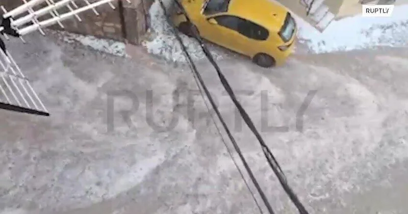 Испанскую деревню накрыло градом ВИДЕО