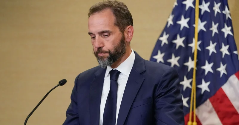 Təqibçi təqib altında: Trampa qarşı işləri aparan keçmiş xüsusi prokuror istintaqa cəlb edilib