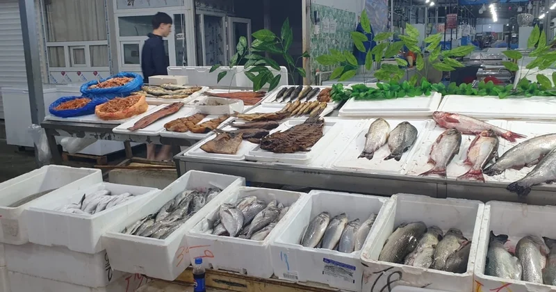 Balıq bazarını ayaqda saxlayan tandem DUZLU BALIQLA QARPIZ