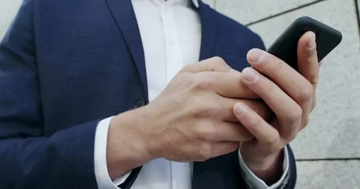 İnsanların smartfonlar vasitəsilə izlənilməsi ilə bağlı həqiqət AÇIQLANDI
