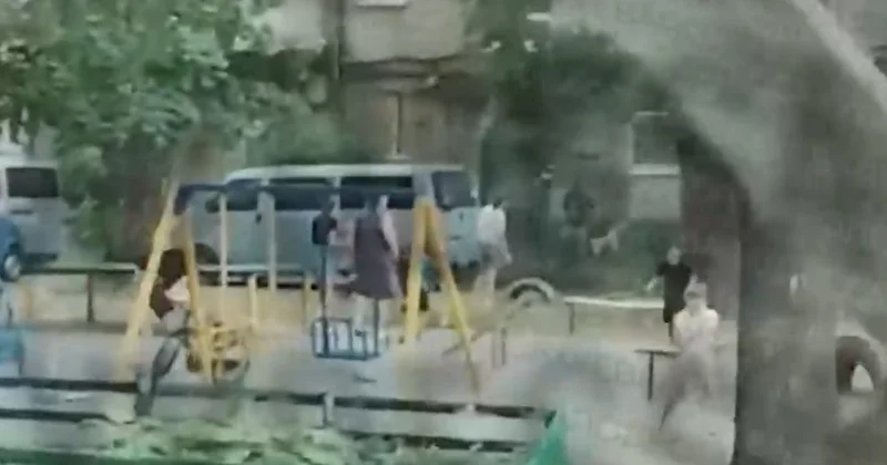 Odessada hərbi komissarlıq əməkdaşlarına atəş açıldı: 4 yaralı var VİDEO