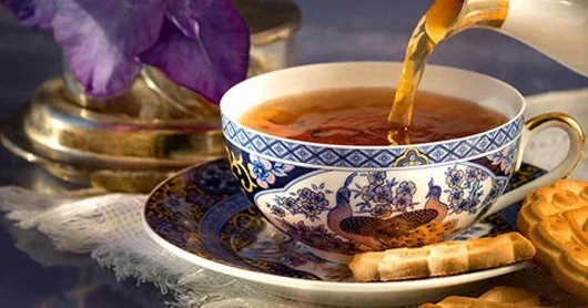 Yayda isti çay içməyin faydaları