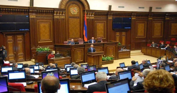 Ermənistan parlamenti işə başladı
