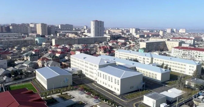 Bakının qulağının dibindədir Amma evi olan satıb qaçır