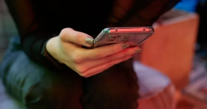 Telefon istifadəçilərinin DİQQƏTİNƏ: Bunu etməyin Nəticələri faciəvi ola bilər