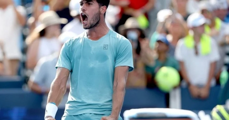 Karlos Alkaras inamla US Open in finalına doğru irəliləyir