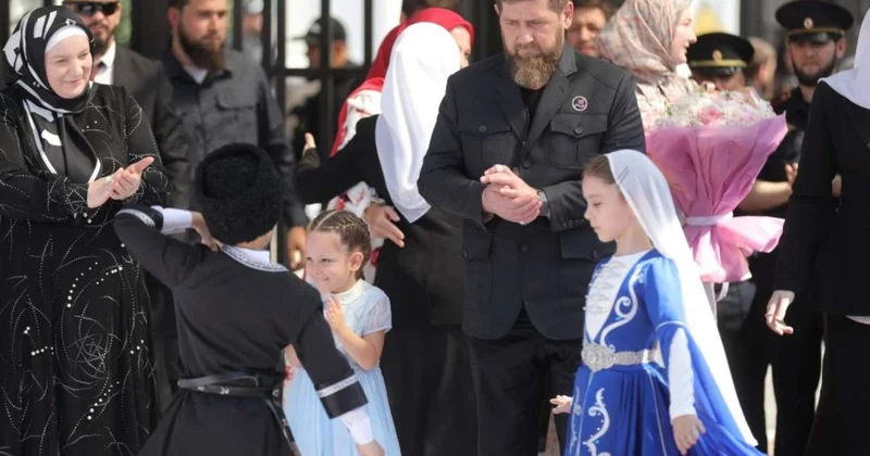 Ramzan Kadırov yeriyə bilmir VİDEO