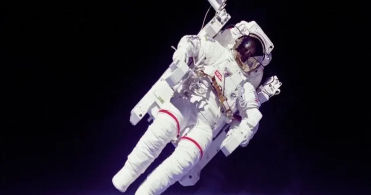 Kosmonavta aşiq olan qadın onun üçün 1 milyona oksigen aldı
