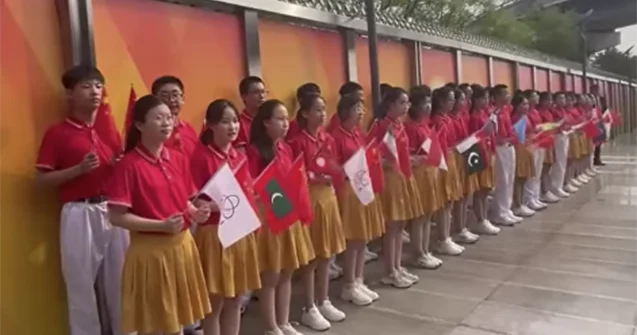 Prezidenti qarşılamağa belə hazırlaşdılar Video
