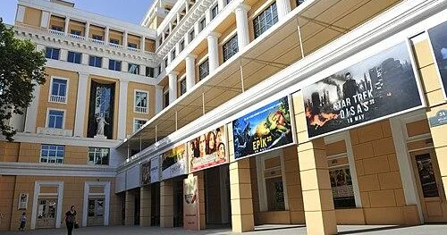Azərbaycan kinoteatrlarında rusdilli filmlərin sayı kəskin azalıb Türkcə nümayişlər artıb