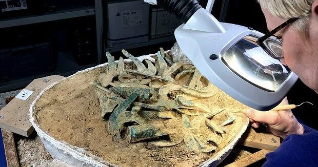 Обнаружен крупнейший клад бронзового века