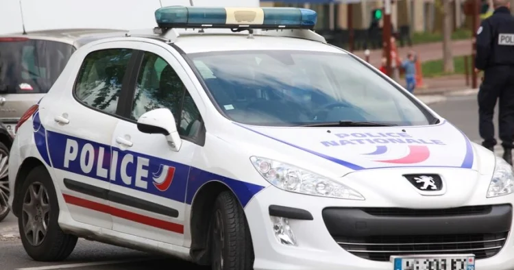 Parisdə oğrular 10 milyon dəyərində zinət əşyalarını alt paltarlarında gizlədiblər