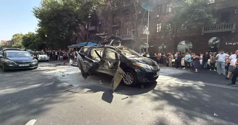 В центре Еревана взорвался автомобиль: есть пострадавшие Фото/Видео